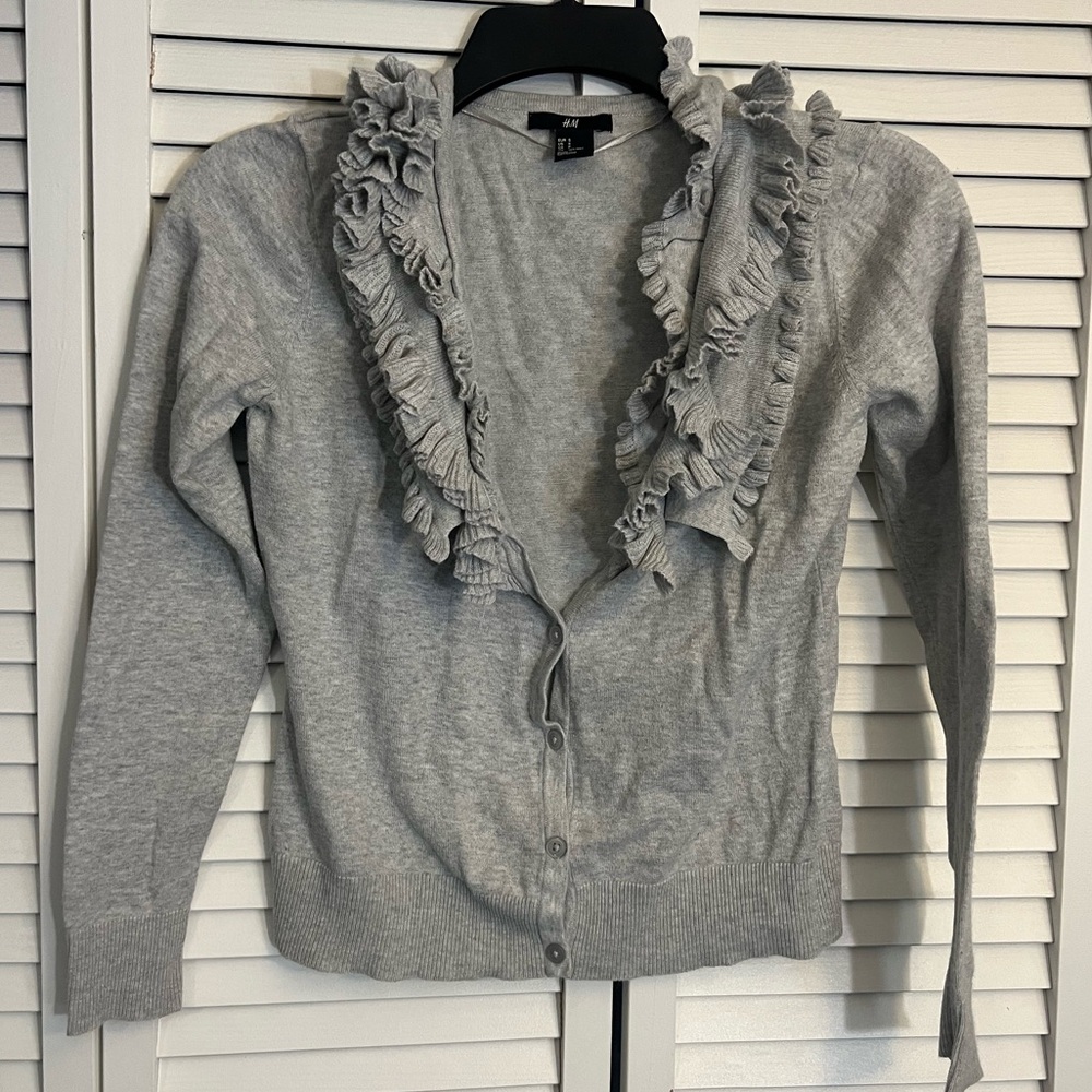 H&M Light Gray Ruffled Cardigan | size small